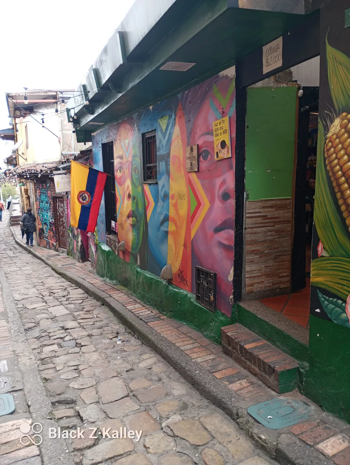 Calles coloniales del barrio La Candelaria en Bogotá
